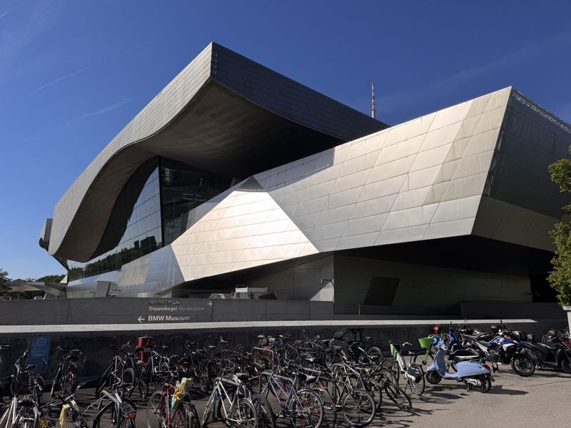 Munique, a cidade que quase mudou meus planos BMW Welt em Munique